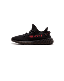 Zijaanzicht van de Adidas Yeezy Boost 350 V2 Black Red CP9652 met zwarte Primeknit upper en rode SPLY-350 branding