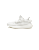 Studiofoto zijaanzicht van de Adidas Yeezy Boost 350 V2 Bone HQ6316 met witte Primeknit en doorschijnende zool