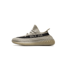 Studio zijaanzicht van de Adidas Yeezy Boost 350 V2 Slate HP7870 met beige Primeknit en zwarte SPLY-350 streep