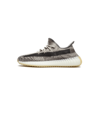 Studiofoto zijaanzicht van de Adidas Yeezy Boost 350 V2 Zyon FZ1267 met beige en bruine Primeknit en doorschijnende zool
