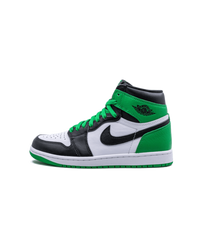 Zijkant van de Jordan 1 Lucky Green met frisgroene overlays, zwarte Swoosh en witte leren basis – krachtige colorblock met OG-feel

