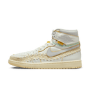 Zijkant van de Union LA x Bephies Jordan 1 in off-white canvas en suède, met gele veters en stikselpatronen – zomerse uitvoering met ruw afgewerkte details