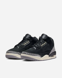 Twee paar Jordan 3 Off Noir schuin van boven gefotografeerd met zichtbare textuur en veterdetails