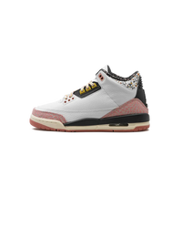 Air Jordan 3 Retro Vintage Floral FZ3620-100 zijaanzicht met witte leren upper, beige accenten en subtiele bloemenprint op de elephant panels

