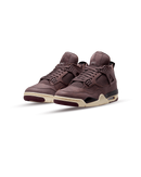 Air Jordan 4 A Ma Maniére sneaker met paarse nubuck basis, quilted voering en zwarte accenten vooraanzicht