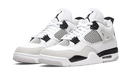 Air Jordan 4 Military Black retro basketbal sneaker met Jumpman logo en mesh panelen vooraanzicht