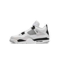Air Jordan 4 Military Black sneaker in wit leer met zwarte en grijze details zijaanzicht