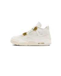 Sneaker in Sail met metallic gouden eyelets, leren bovenwerk en zichtbare Air-unit in de zool.