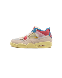 Air Jordan 4 Retro Union Guava Ice zijaanzicht pastelroze en gele Jordan 4 met felblauwe en rode accenten, zomerse limited edition release