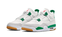 Air Jordan 4 sneakers van witte kleur met groene details