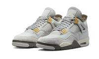 Air Jordan 4 SE Craft Photon Dust lichtgrijze Jordan sneaker met Pale Vanilla accenten vooraanzicht