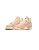 Air Jordan 4 Shimmer sneaker met nubuck bovenwerk, oranje quartz middenzool en zilveren accenten vooraanzicht
