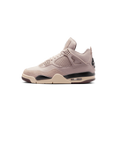 Air Jordan 4 x A Ma Maniére Fossil Stone sneaker in beige suède met Burgundy Crush en Metallic Pewter details zijaanzicht