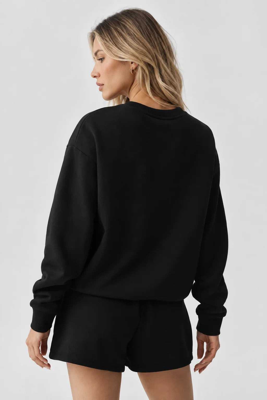 Alo Yoga Accolade Crew Neck Pullover Black 2