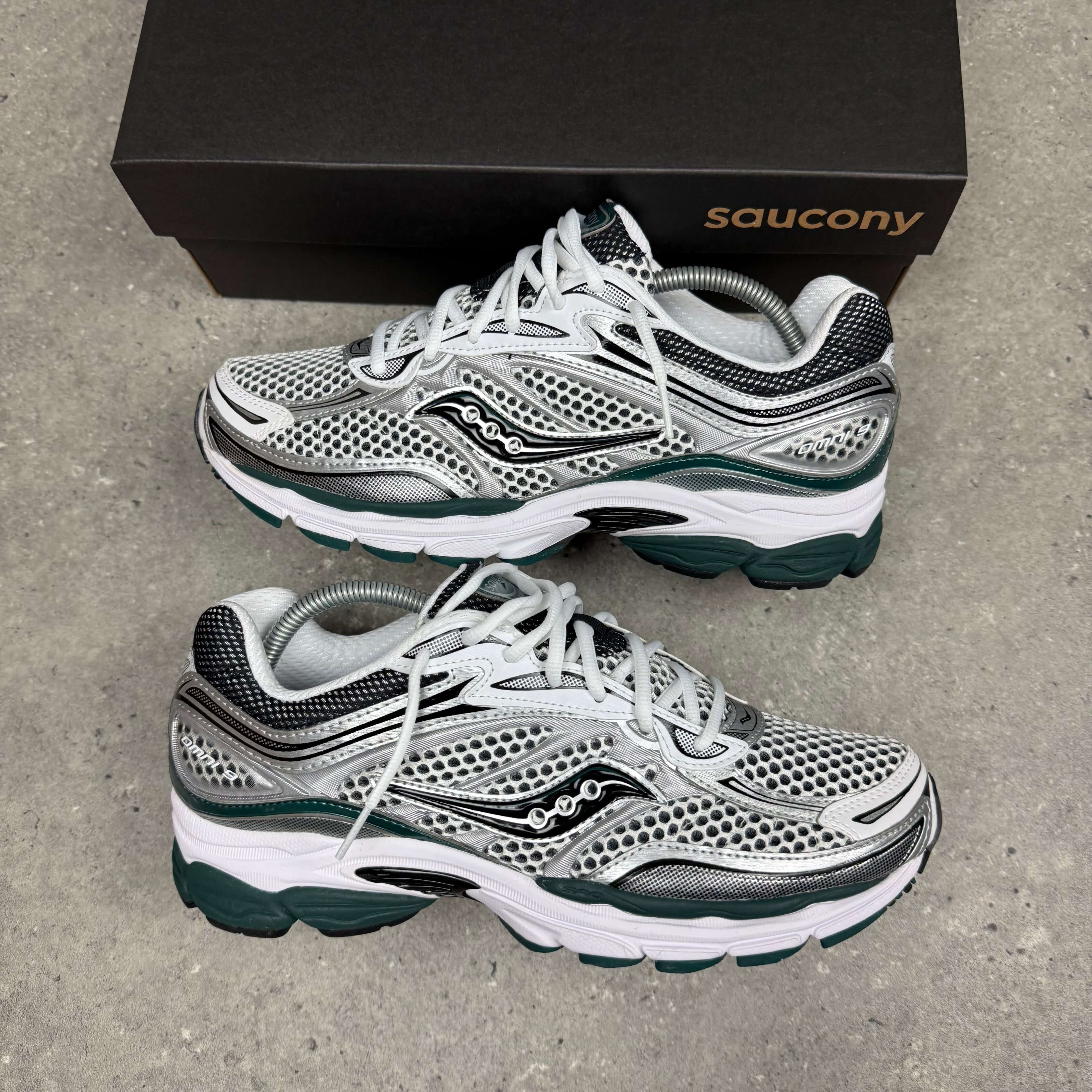 Saucony ProGrid Omni 9 White Pine Green