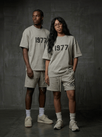 Fear of God Essentials 1977 Dark Oatmeal Summer Set | Gratis Verzending 
