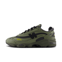 New Balance 1000 Dark Olivine zijaanzicht met zwarte details en futuristische zool