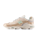 New Balance 1000 Desert Clay (SKU M1000DG) – vooraanzicht met beige mesh en rosegouden overlays
