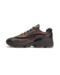 New Balance 1000 Joe Freshgoods Black Ice M1000JF zijaanzicht met glanzende details, zwarte mesh en transparante sculpted zool


