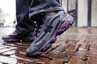 New Balance 1000 Magnet Plum Brown M1000EB on-feet met earthy outfit voor een rauwe, streetwear-ready uitstraling

