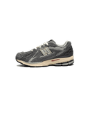 New Balance 1906D Protection Pack Harbor Grey zijaanzicht met gerafelde suede overlays en futuristische zool

