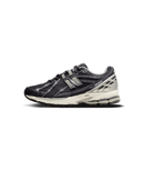 New Balance 1906R Eclipse zijaanzicht met donkergrijze mesh upper en zilveren N-logo

