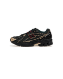 New Balance 1906R x Kith Black zijaanzicht met contrasterende witte zool en premium details