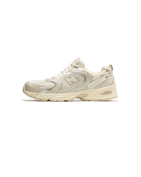 New Balance 530 Beige Angora zijaanzicht met warme beige tinten, zachte mesh en retro ABZORB-zool


