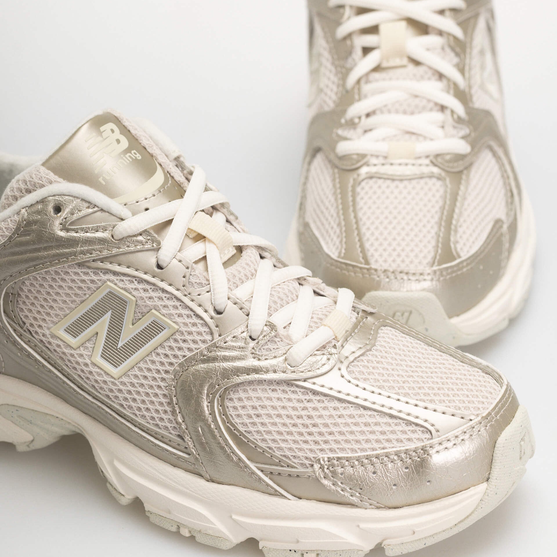 New Balance 530 Gold Metalic Linen