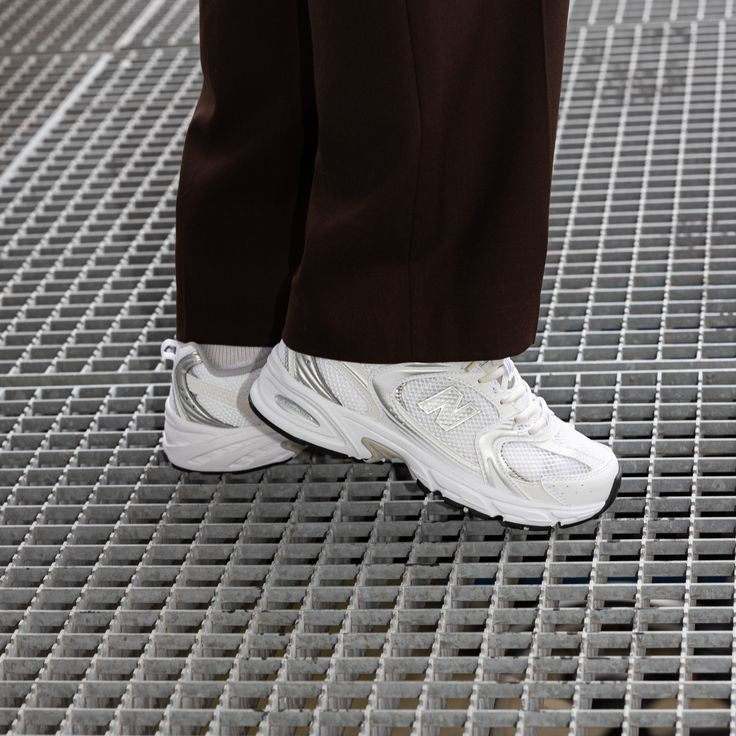 New Balance 530 Munsell Silber Weiß