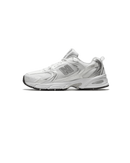 New Balance 530 New Balance 530 Munsell White zijaanzicht met witte mesh upper, grijze accenten en klassieke ABZORB-zool

 White