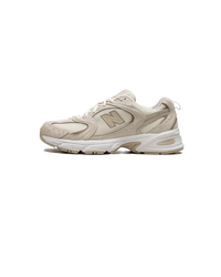 New Balance 530 Sea SaltNew Balance 530 Sea Salt Moonbeam zijaanzicht met off-white mesh upper en subtiele moonbeam accenten op logo en zool

Moonbeam