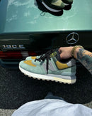 New Balance 574 x Stone Island Legacy Light Green on-feet met olive cargobroek voor een technische streetwear look

