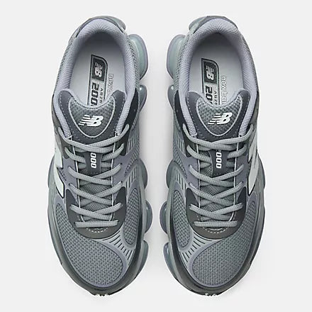 New_Balance_Abzorb_2000_Grey_Day_2026_U20008LR_SnrKickz bovenkant