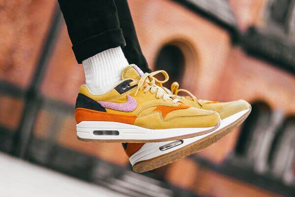 Nike Air Max 1 Crepe Wheat Gold Rust Pink