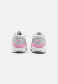 Nike Air Max 1 '87 Metallic Platinum Pink Rise - SnrKickz