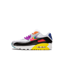 Zijkant van de Nike Air Max 90 Be True met witte basis, transparante mudguard en rainbow-gradient Air unit – Pride release met unieke LGBTQ+ details