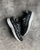 Nike P-6000 Cool Black Grey CD6404-003 in paar gefotografeerd op grijze achtergrond,