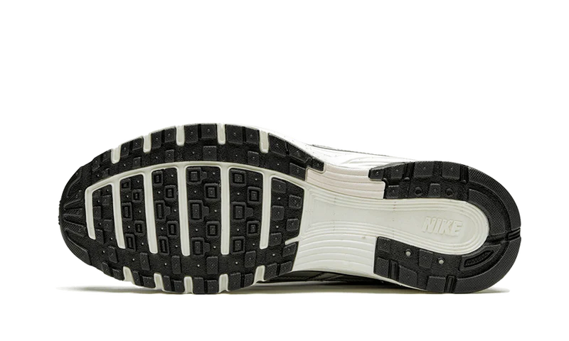 Nike P-6000 Metallic Silber