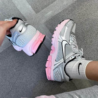Nike Zoom Vomero 5 Photon Dust Pink Foam (HF1877-001) | Gratis Verzend3
