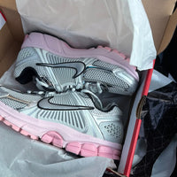 Nike Zoom Vomero 5 Photon Dust Pink Foam (HF1877-001) | Gratis Verzend4