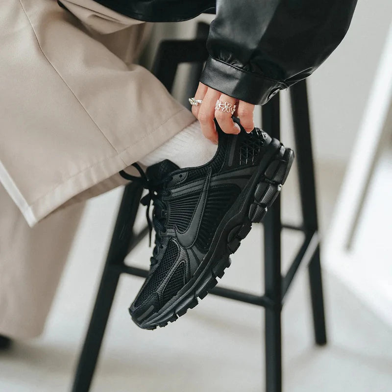 Nike Zoom Vomero 5 Dreifach Schwarz