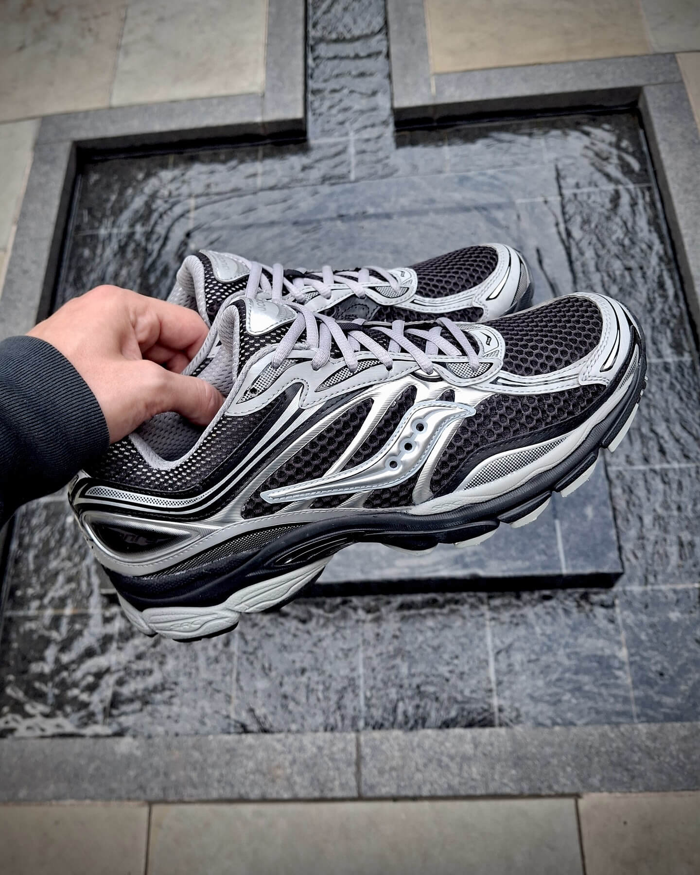 Saucony ProGrid Omni 9 Black Silver Grey