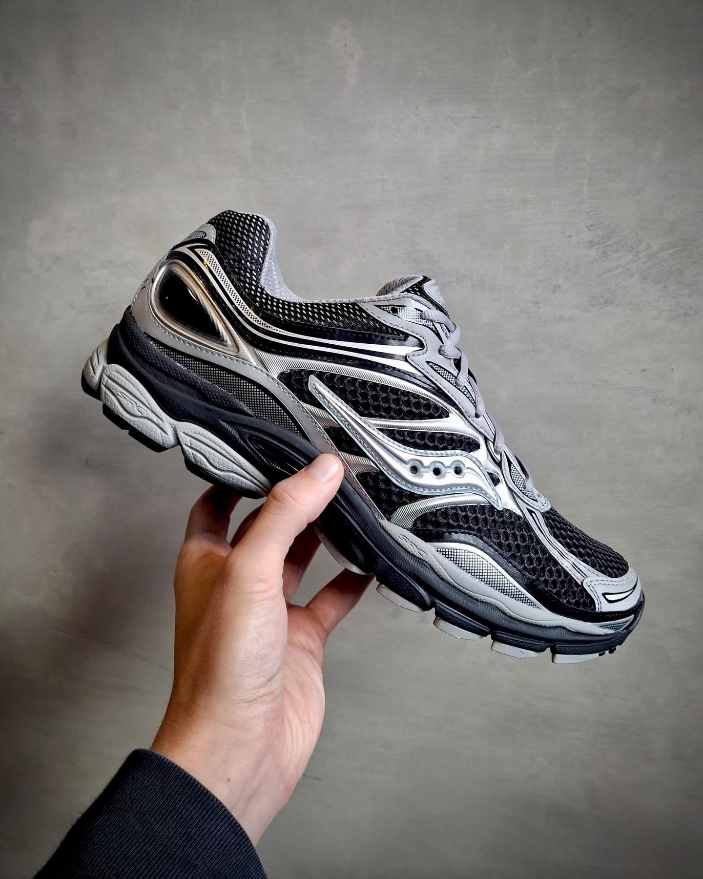 Saucony ProGrid Omni 9 Black Silver Grey
