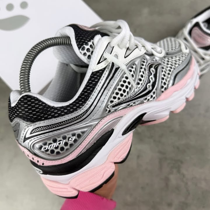 Saucony ProGrid Omni 9 Silver Pink | Snrkickz 4