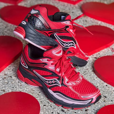 Saucony ProGrid Omni 9 St. Valentine