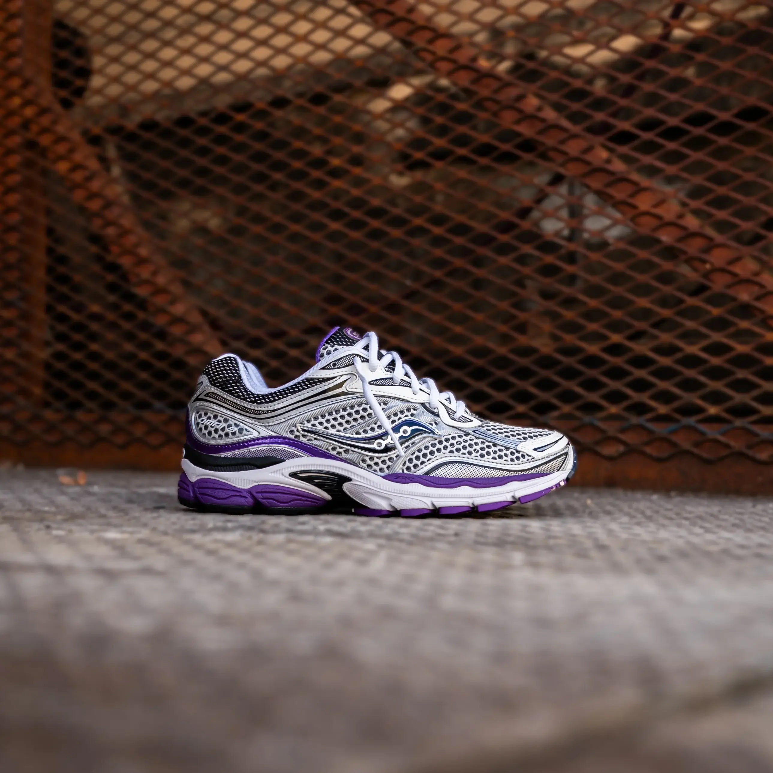Saucony ProGrid Omni 9 White Black Silver Purple