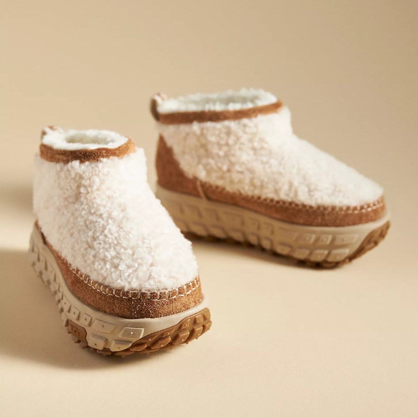 UGG Tasman Lace Slipper BlackUGG Venture Daze Ultra Mini Cozy Boot Natural SNRKICKZ 3