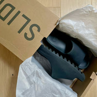 YZY Slide YS-01 Black (YS-01-BLACK) | Snrkickz 2