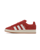 adidas Campus 00s ‘Better Scarlet Cloud White’ – vooraanzicht felrode suède sneaker met zachte Cloud White overlays en robuuste gum outsole 